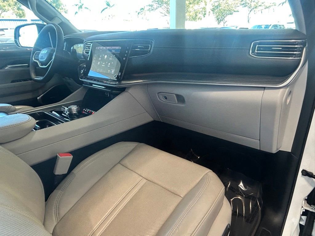Used 2023 Jeep Wagoneer L Series II image 25