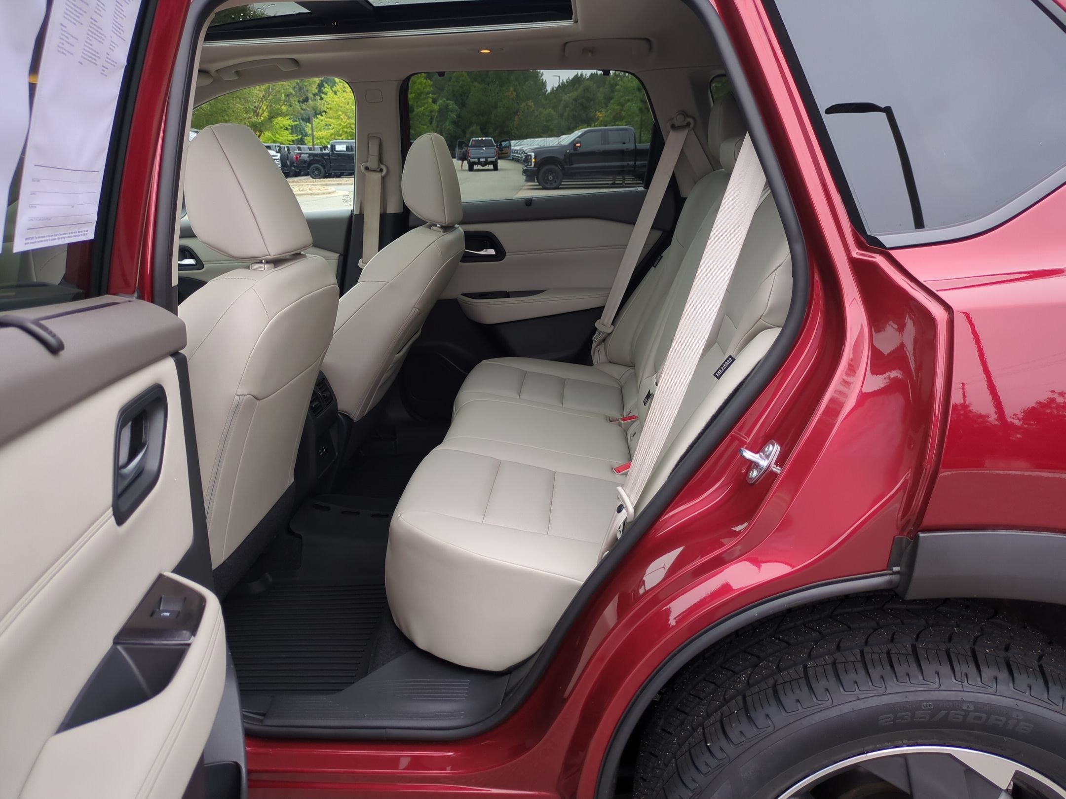 Used 2025 Nissan Rogue SV w/ SV Premium Package FWD image 29