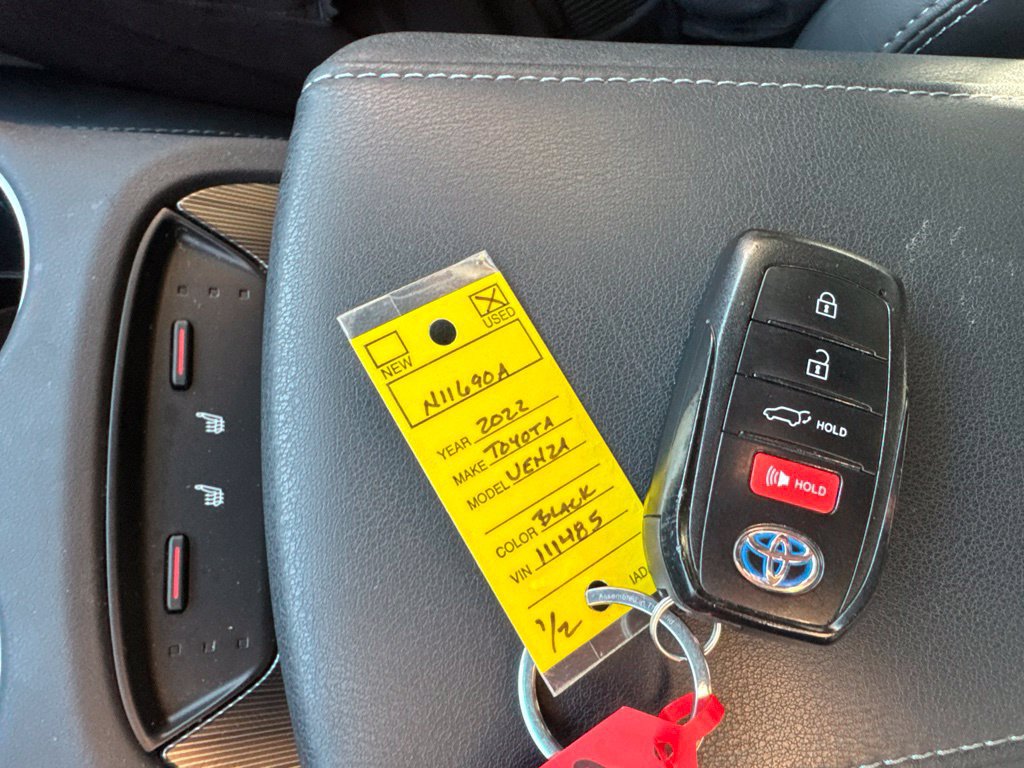 Used 2022 Toyota Venza XLE AWD/4WD image 26