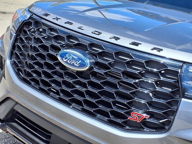 Certified 2025 Ford Explorer ST AWD/4WD image 32