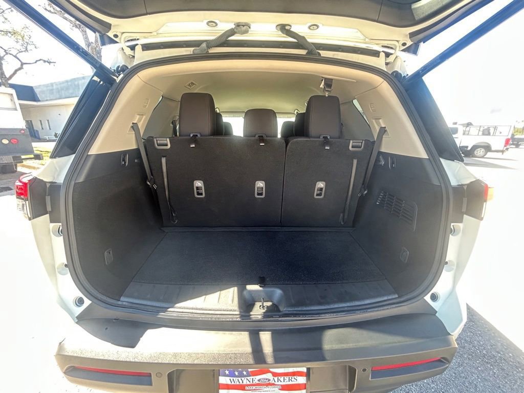 Used 2025 Nissan Pathfinder SV image 29
