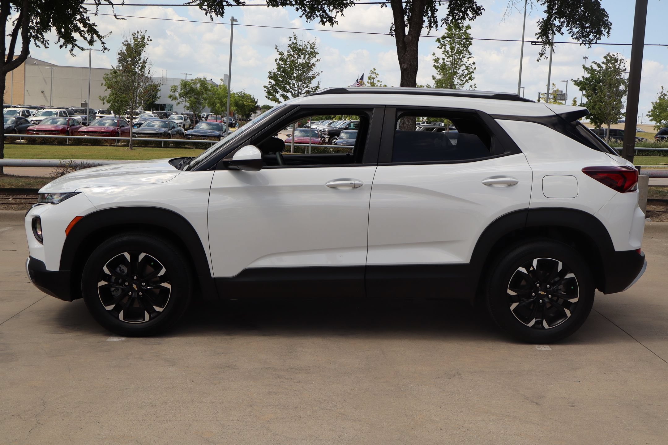 Used 2023 Chevrolet TrailBlazer LT FWD image 7