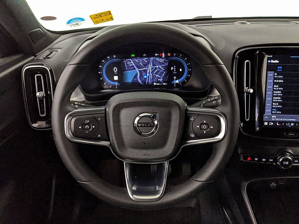 Used 2024 Volvo XC40 B5 Core image 10
