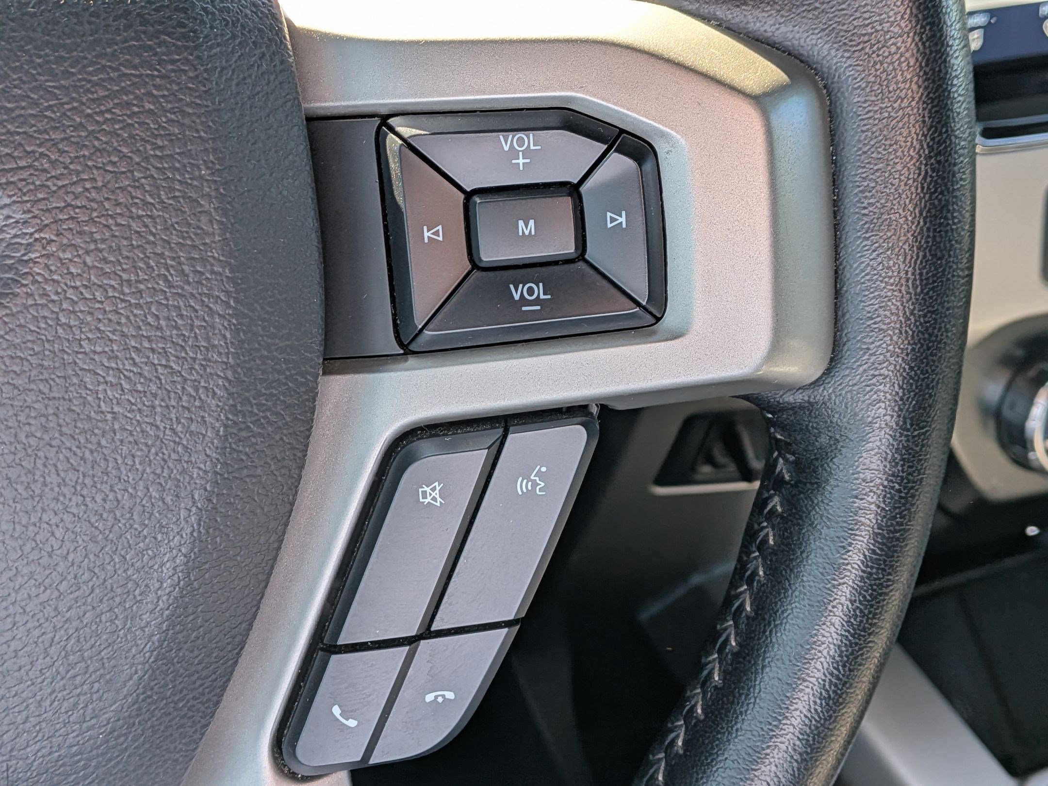 Certified 2022 Ford F350 Lariat w/ Tremor Off-Road Package image 19