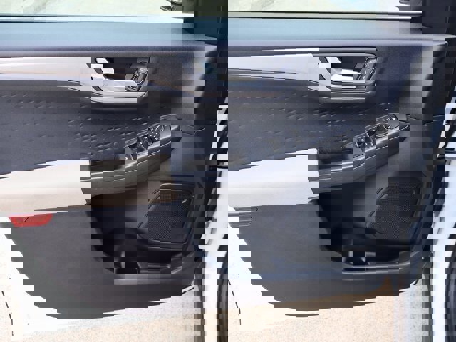 Certified 2020 Ford Escape SE image 21