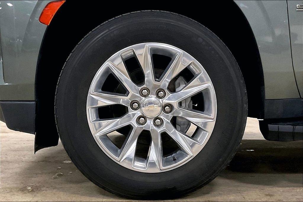 Used 2023 Chevrolet Suburban Premier image 11