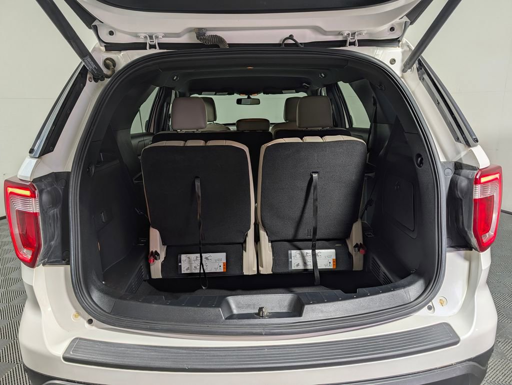 Certified 2019 Ford Explorer XLT w/ Equipment Group 202A FWD image 7