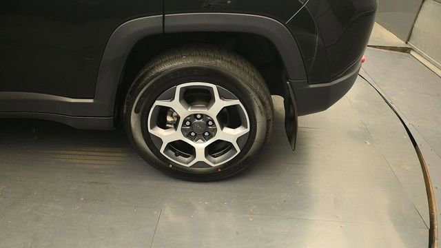 Used 2022 Jeep Compass Trailhawk w/ Trailhawk Convenience Group AWD/4WD image 9