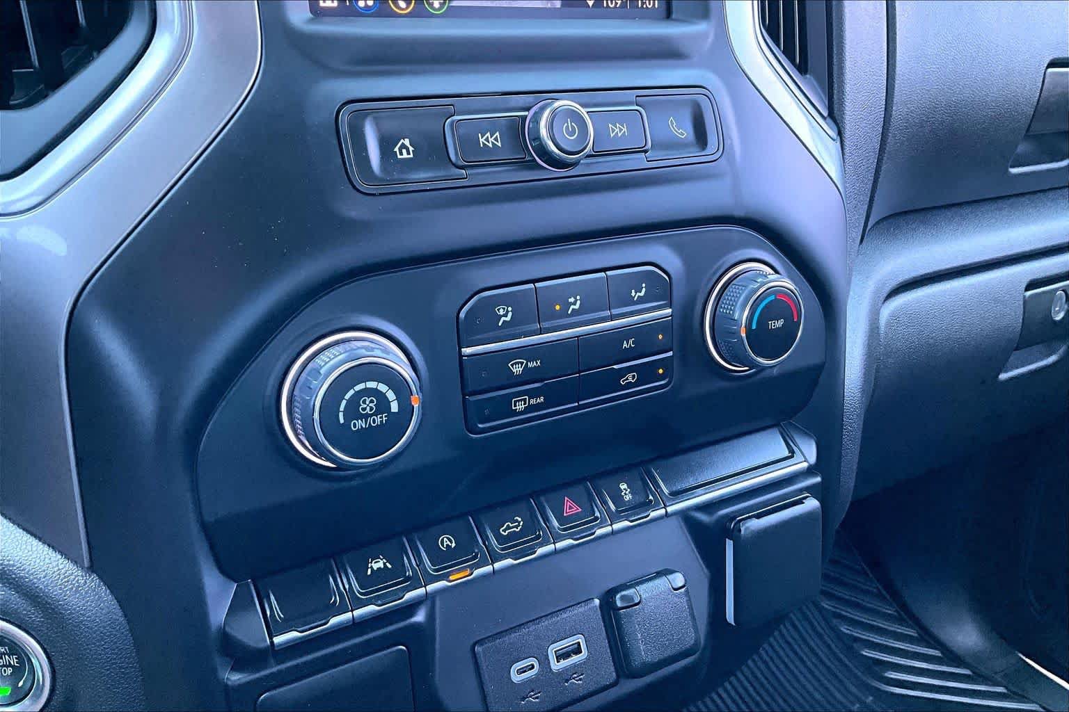 Used 2024 Chevrolet Silverado 1500 Custom w/ Turbomax Blackout Package AWD/4WD image 34