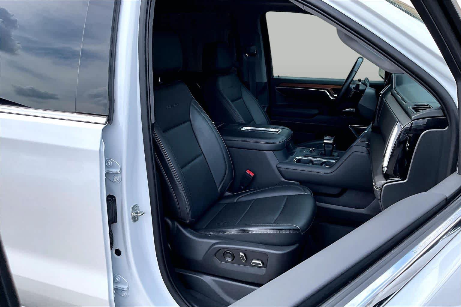 Used 2022 GMC Sierra 1500 Denali w/ Denali Reserve Package AWD/4WD image 9
