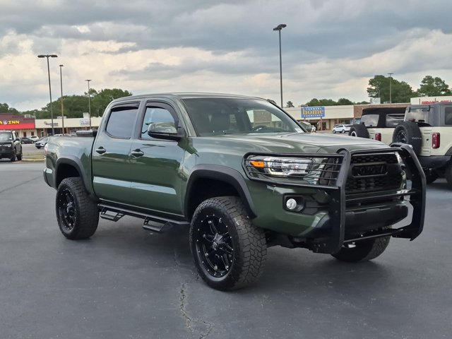 Used 2022 Toyota Tacoma TRD Off-Road w/ Technology Package AWD/4WD image 2