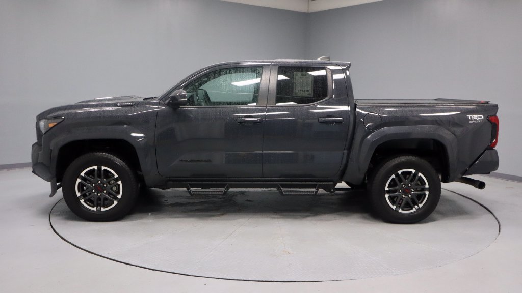 Used 2025 Toyota Tacoma TRD Sport w/ TRD Sport Upgrade Package AWD/4WD image 8