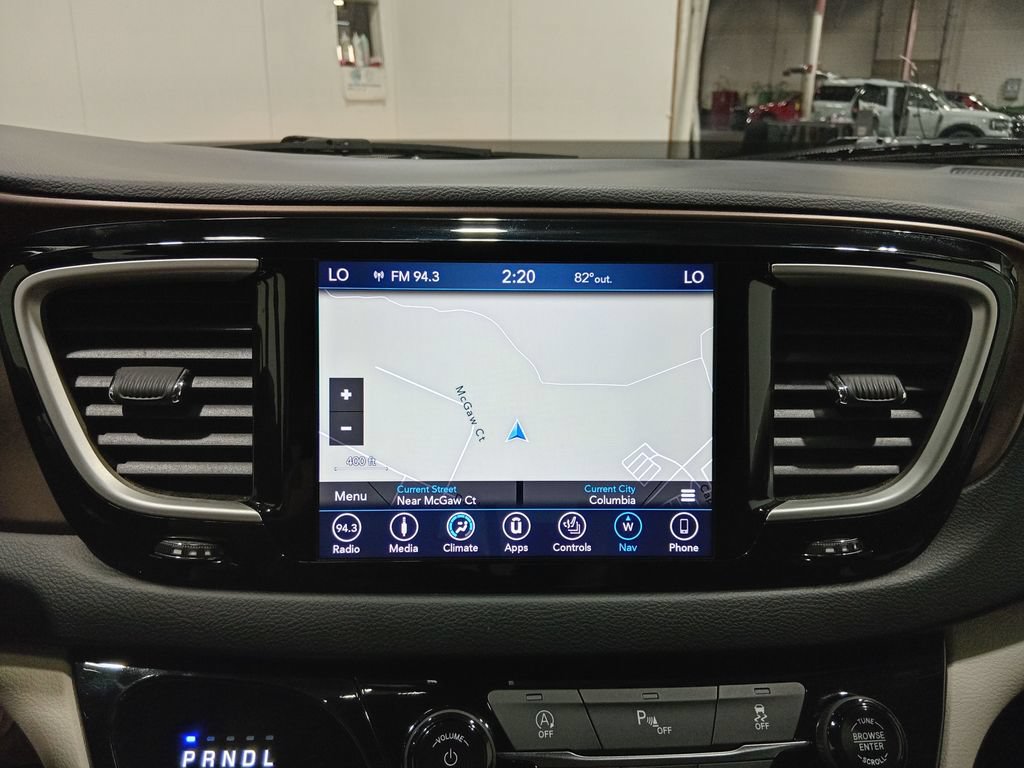 Used 2019 Chrysler Pacifica Touring Plus w/ Tire & Wheel Group FWD image 22