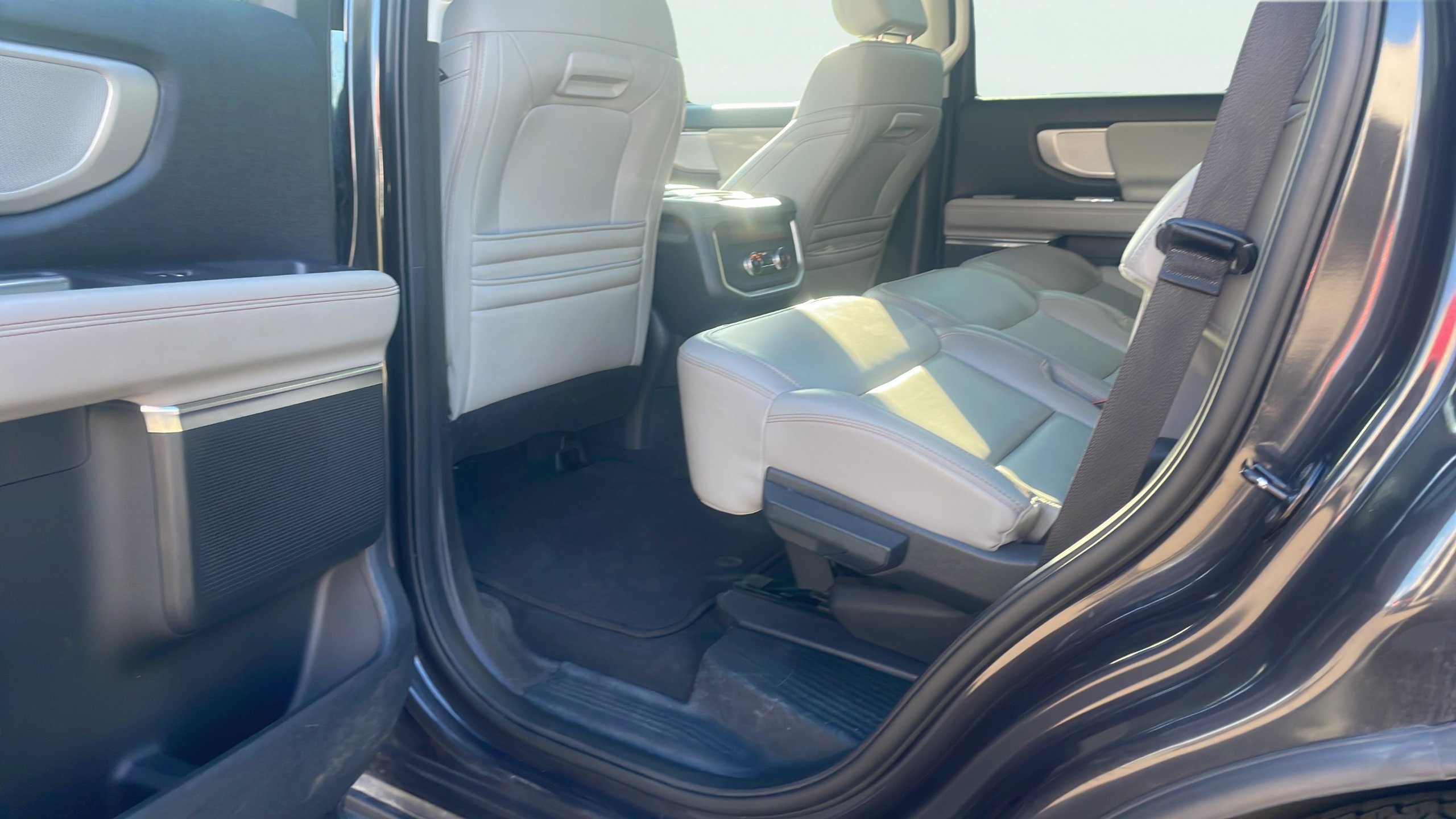 Certified 2025 Ford Expedition Active AWD/4WD image 13