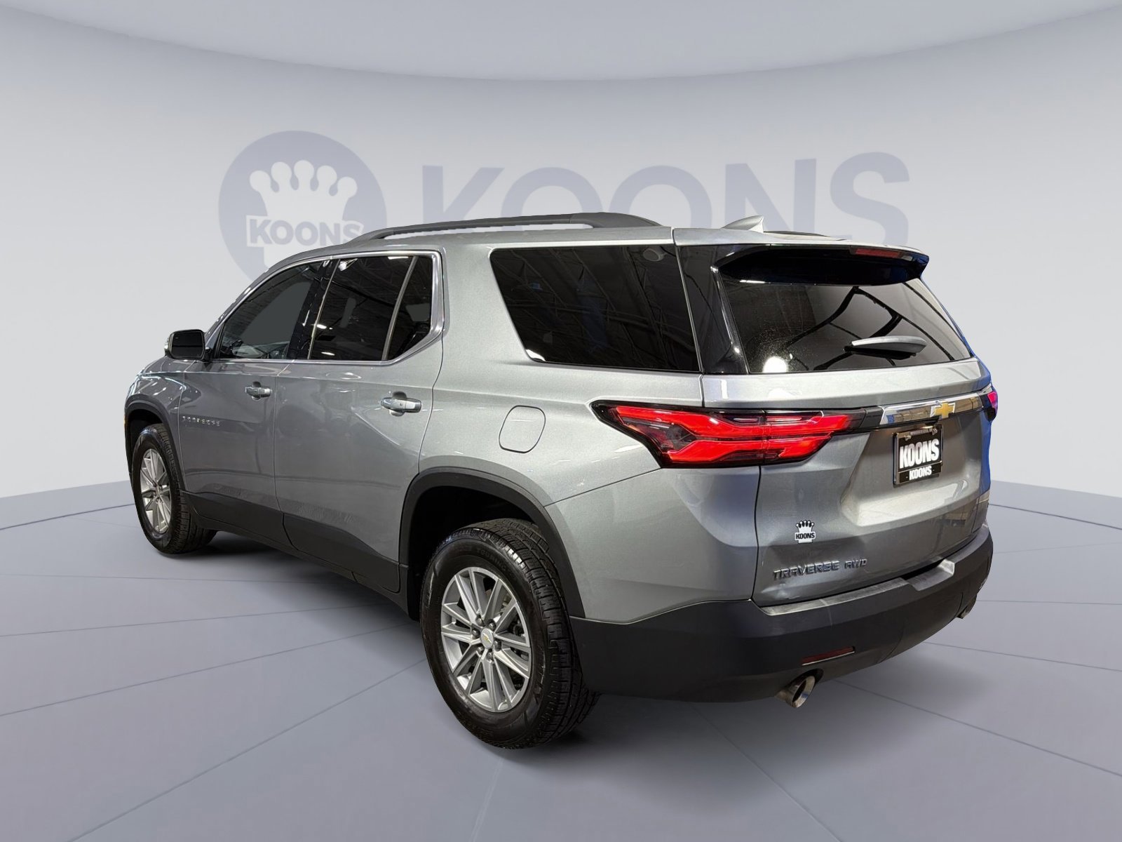 Used 2023 Chevrolet Traverse LT image 3