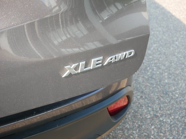 Used 2019 Toyota Highlander XLE AWD/4WD image 9