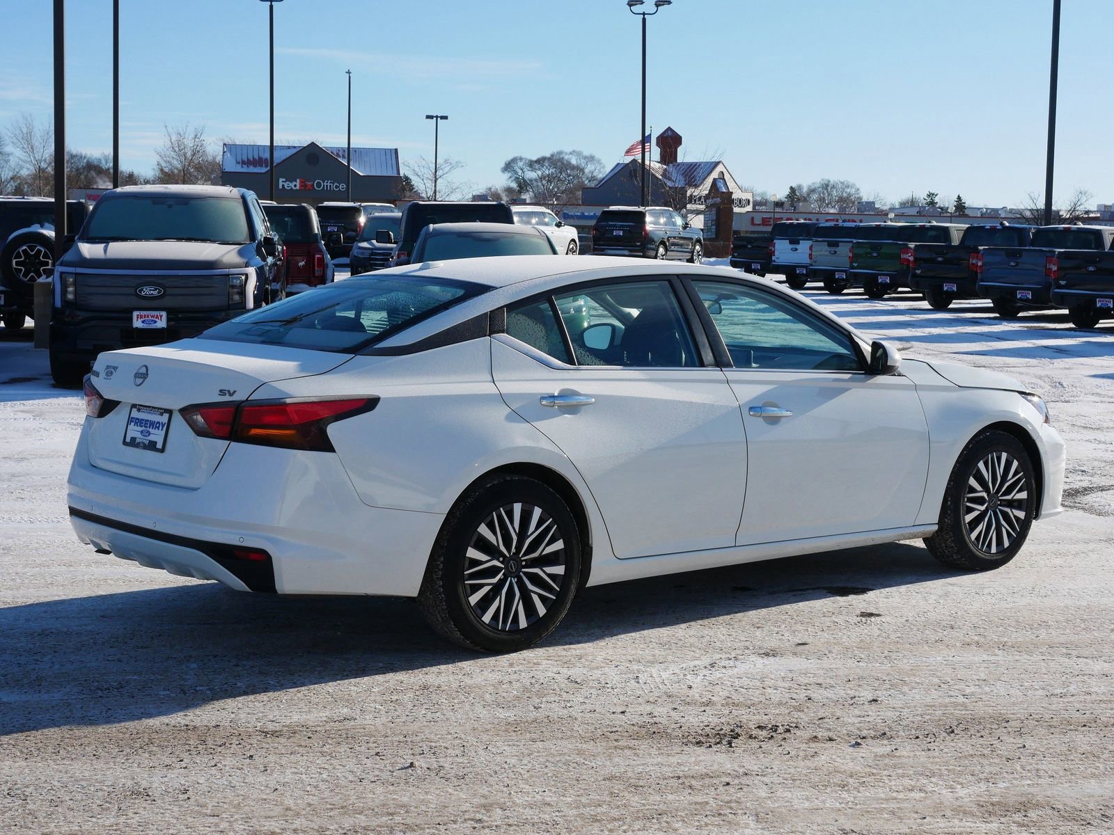 Used 2023 Nissan Altima 2.5 SV image 4