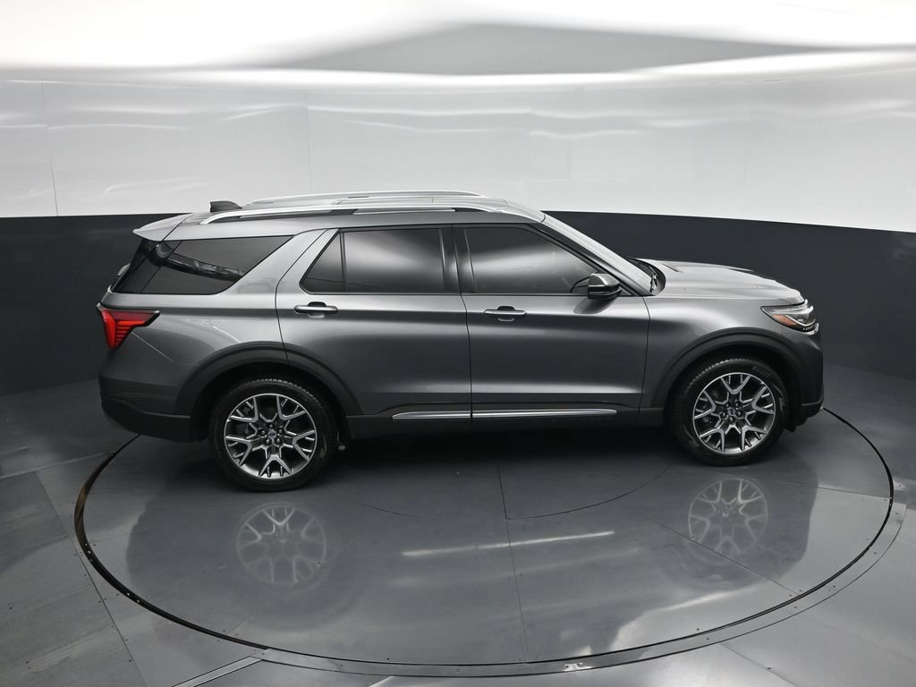 Certified 2025 Ford Explorer Platinum w/ Ultimate Package AWD/4WD image 39