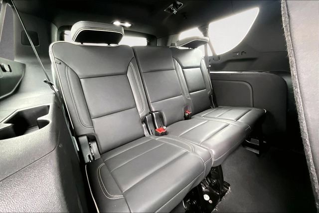 Used 2024 Chevrolet Suburban Premier image 27