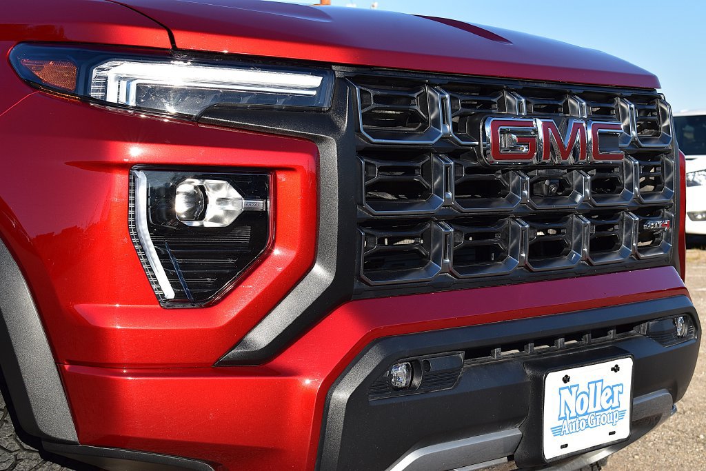 Used 2025 GMC Canyon AT4 w/ Technology Plus Package AWD/4WD image 5