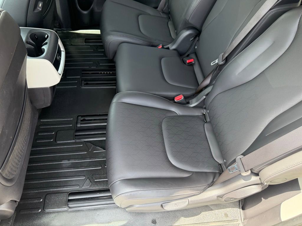 Used 2024 Kia Carnival LX FWD image 28