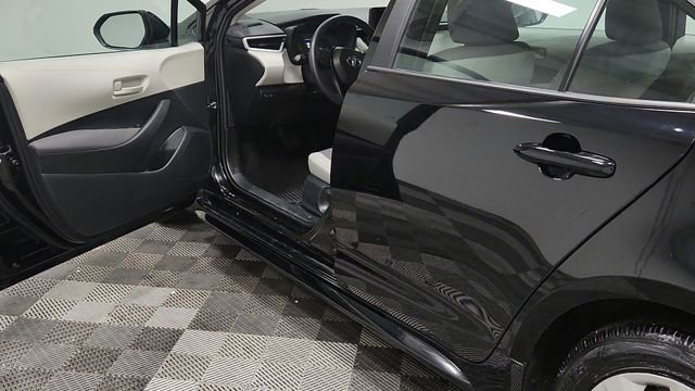 Used 2025 Toyota Corolla LE image 17