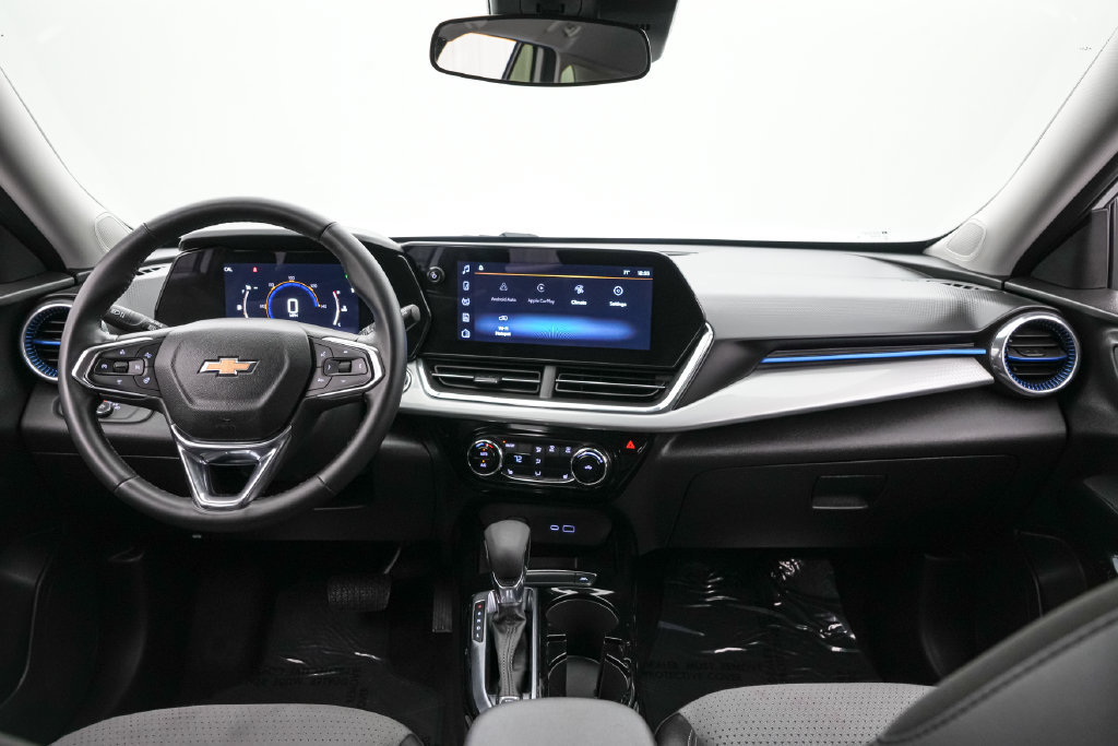 Used 2025 Chevrolet Trax LT w/ LT Convenience Package FWD image 14