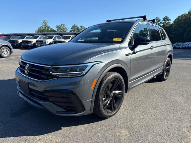 Used 2024 Volkswagen Tiguan SE R-Line FWD image 1