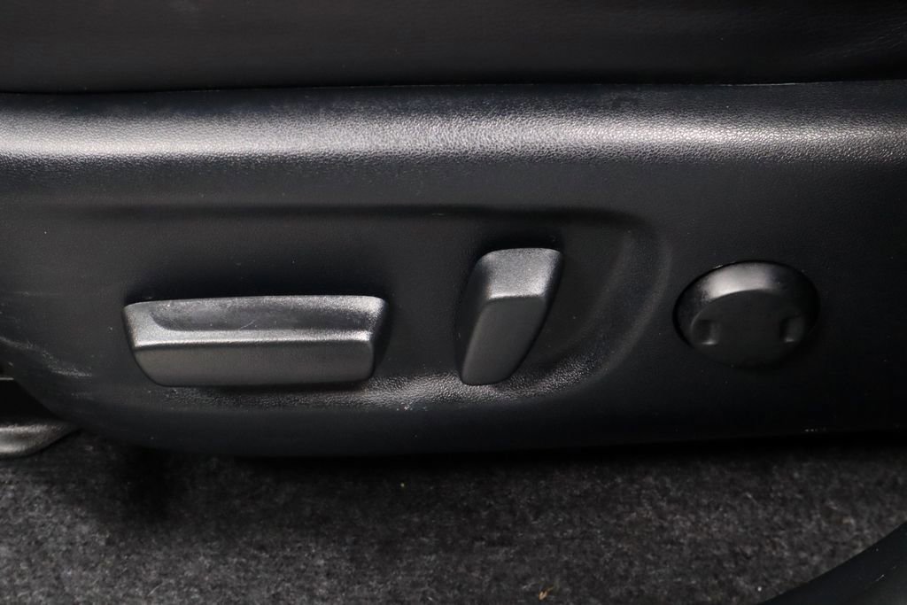 Used 2018 Toyota RAV4 Limited AWD/4WD image 25