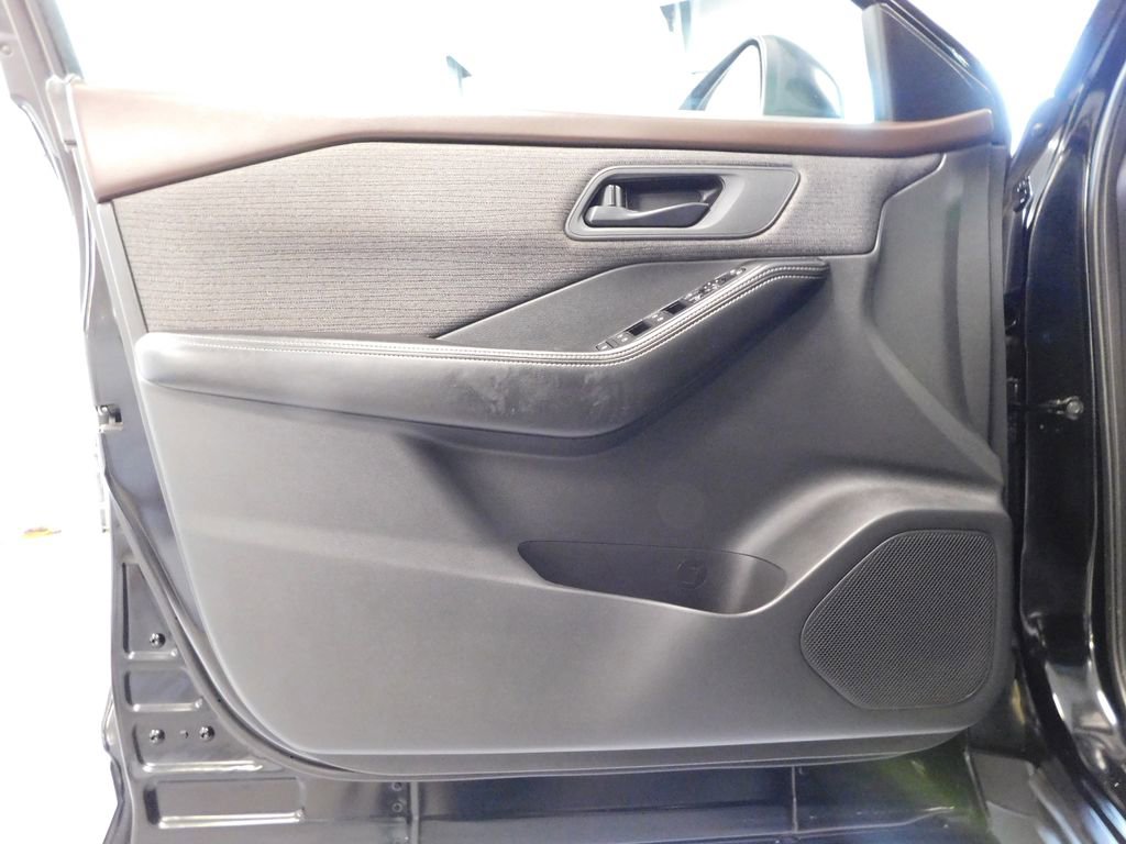Used 2021 Nissan Rogue S AWD/4WD image 26