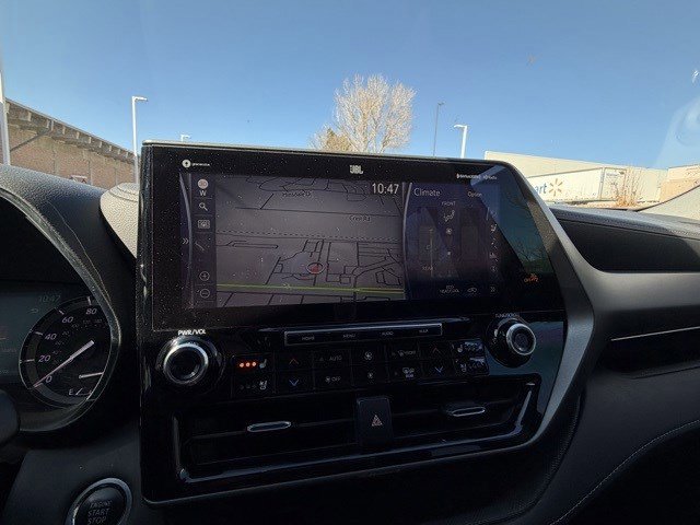 Used 2020 Toyota Highlander Limited image 16