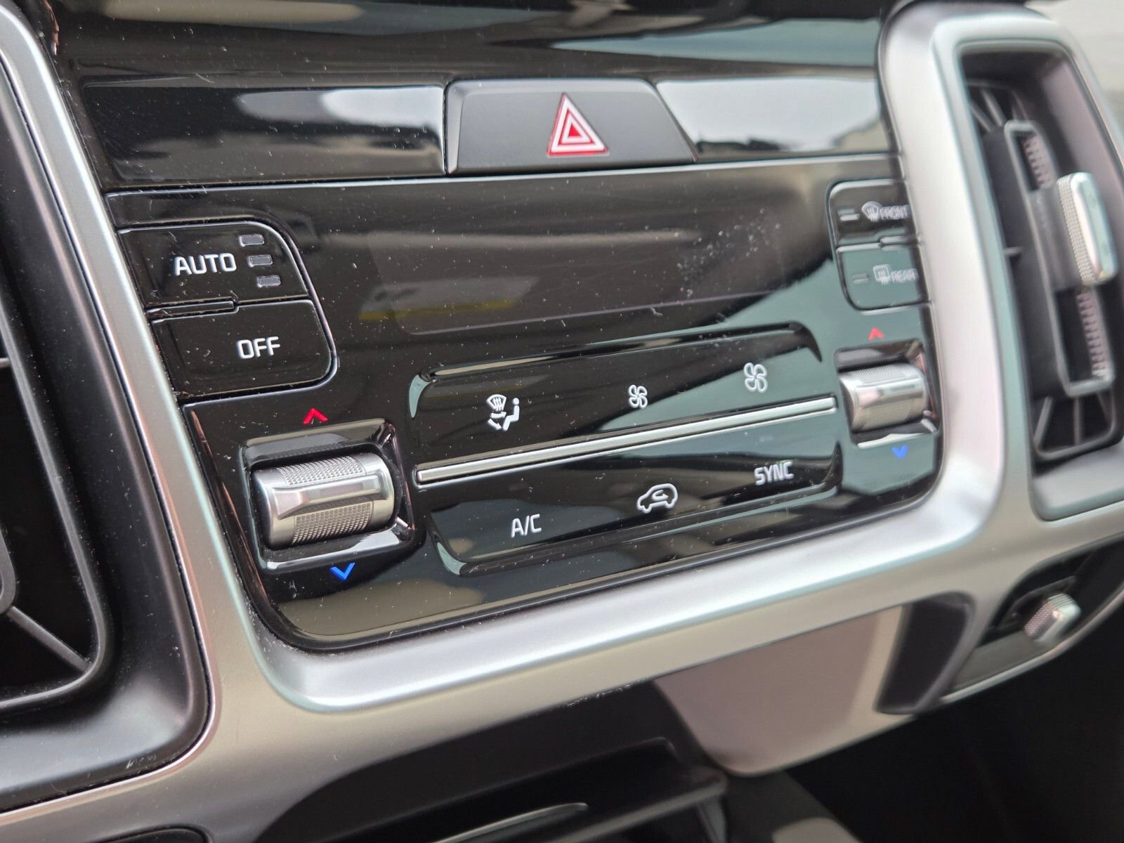 Used 2023 Kia Sorento EX w/ Panoramic Sunroof Package image 24