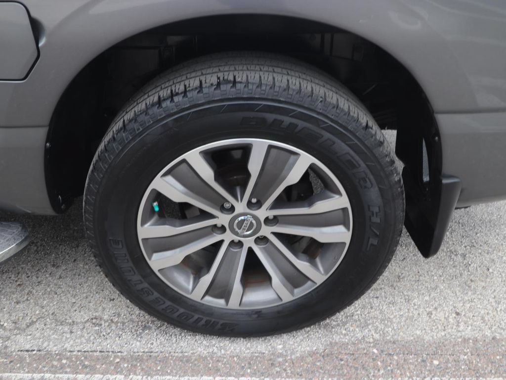 Used 2017 Nissan Titan SL RWD image 15