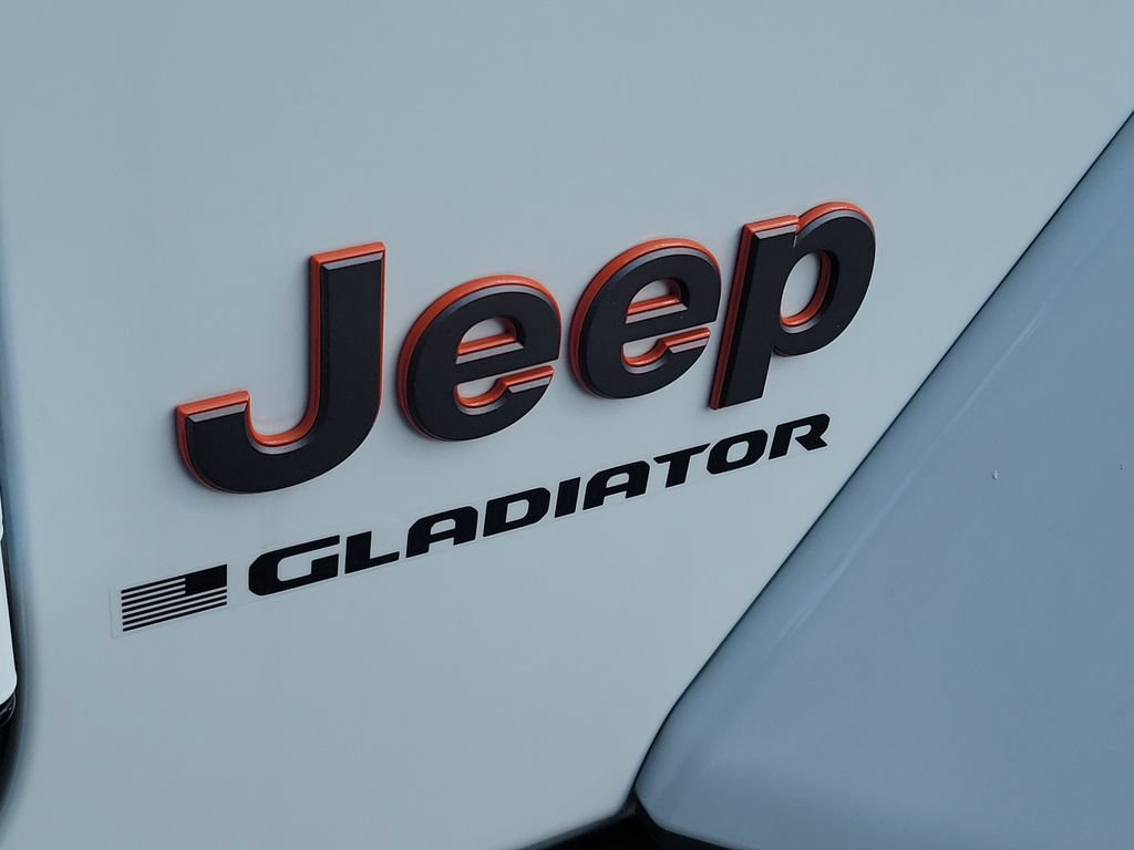 Used 2025 Jeep Gladiator Mojave AWD/4WD image 6