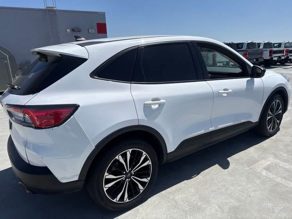 Certified 2022 Ford Escape SE w/ SE Sport Appearance Package FWD image 5