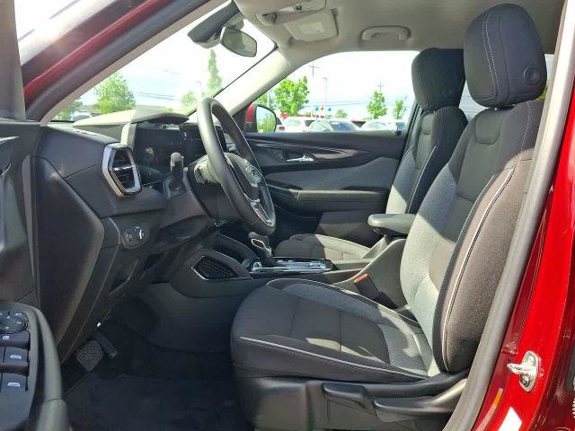 Used 2024 Chevrolet TrailBlazer LT w/ LT Cold Weather Package AWD/4WD image 17