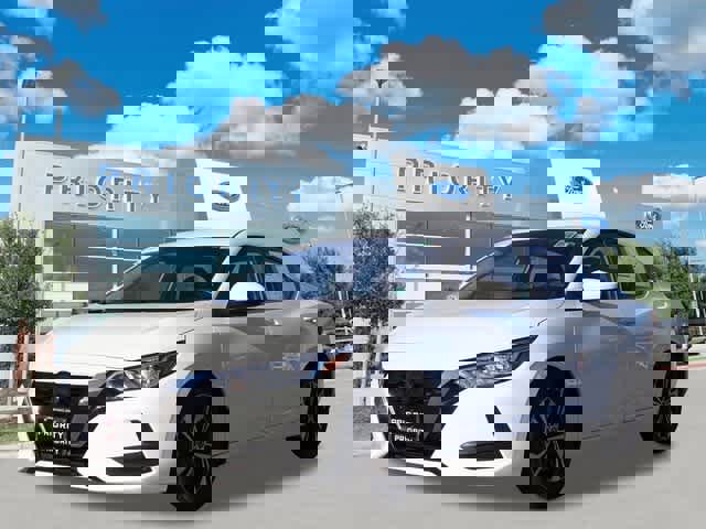 Used 2022 Nissan Sentra SV image 1