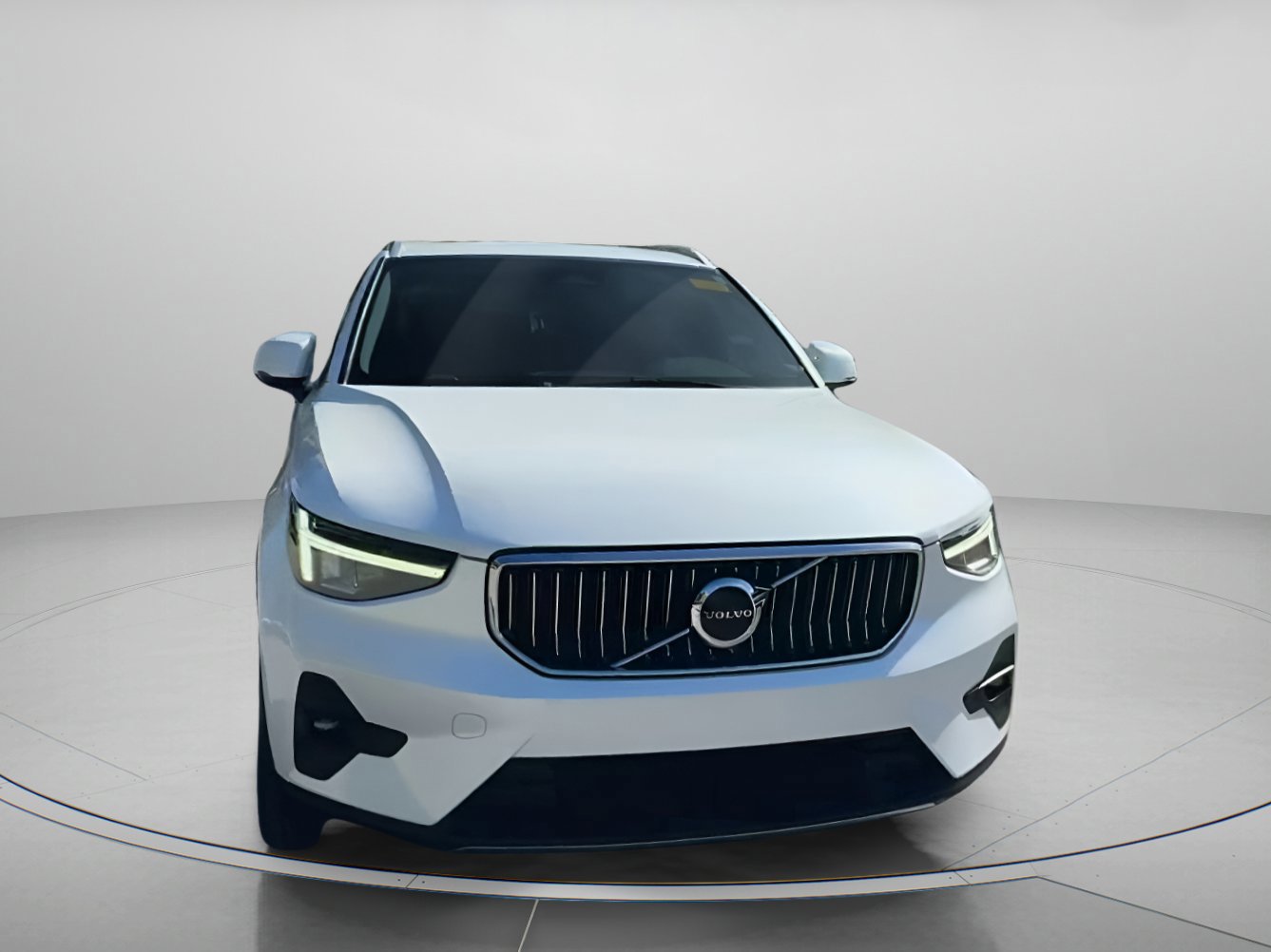 Used 2023 Volvo XC40 B5 Plus image 31