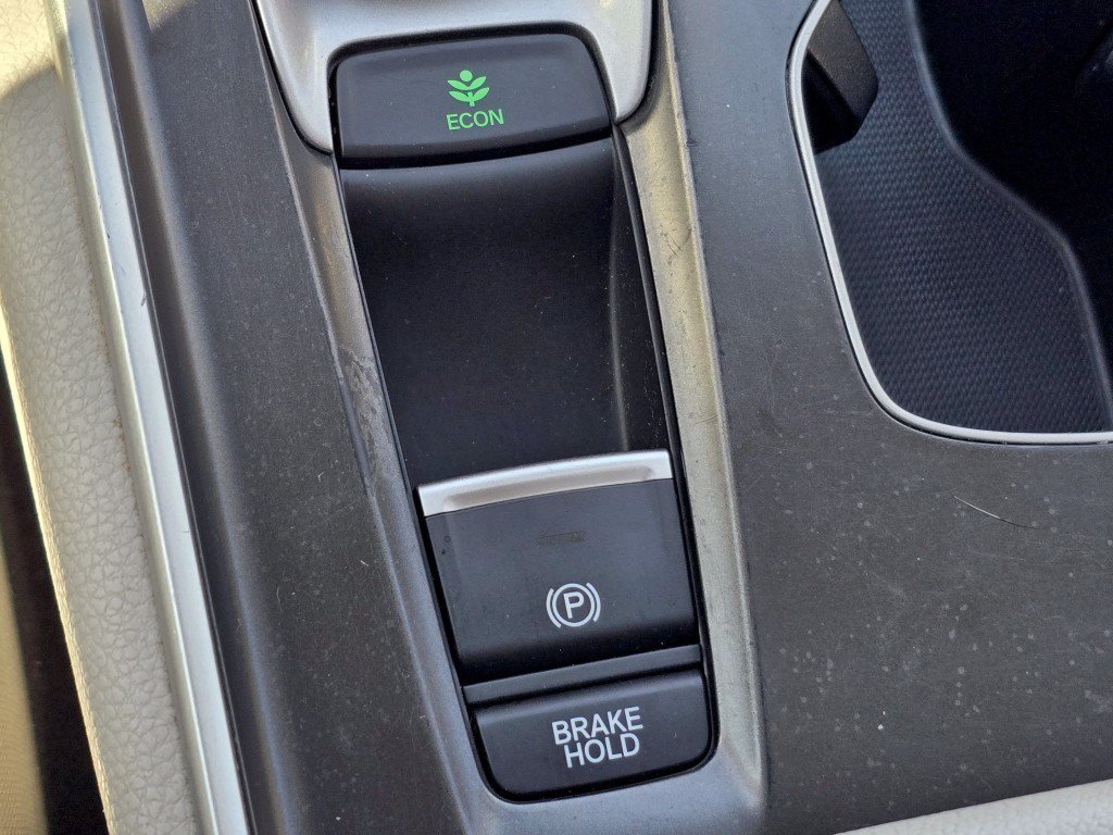 Used 2018 Honda Accord EX image 12