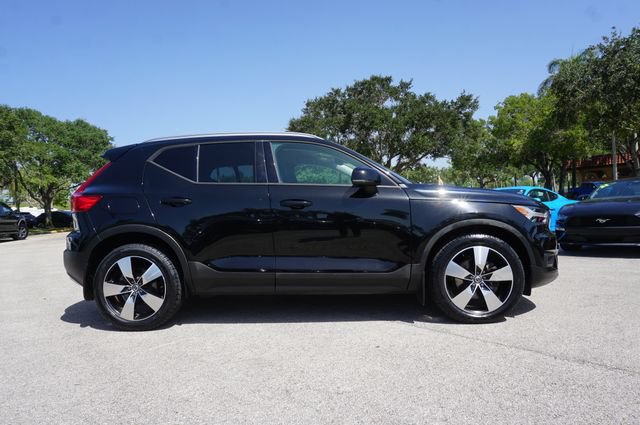Used 2021 Volvo XC40 T4 Momentum w/ Protection Package Premier FWD image 21