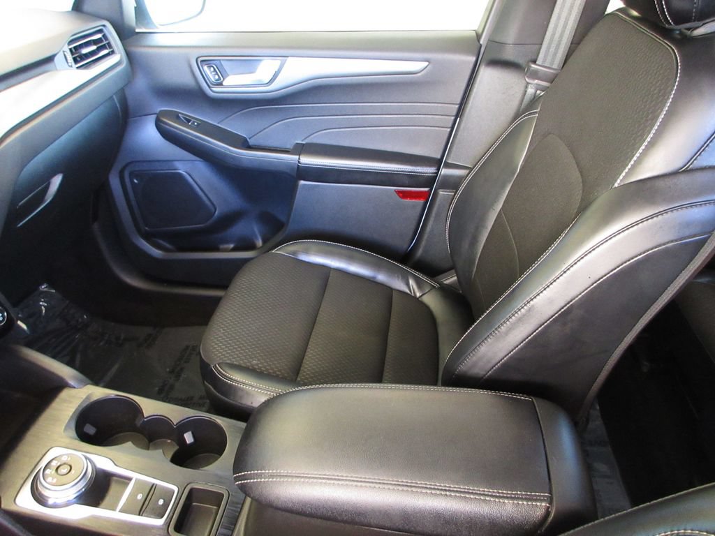 Certified 2025 Ford Escape SE FWD image 23
