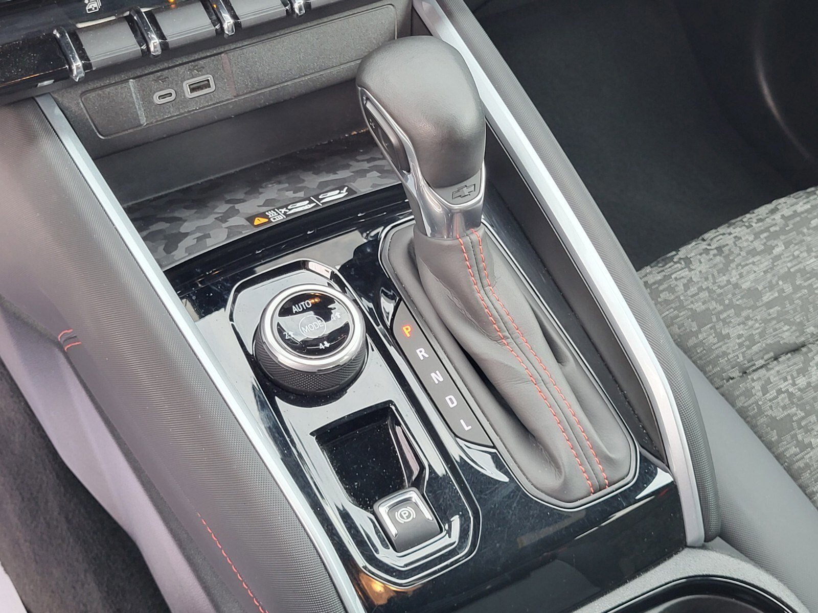 Used 2024 Chevrolet Colorado Z71 w/ Z71 Convenience Package 2 image 21