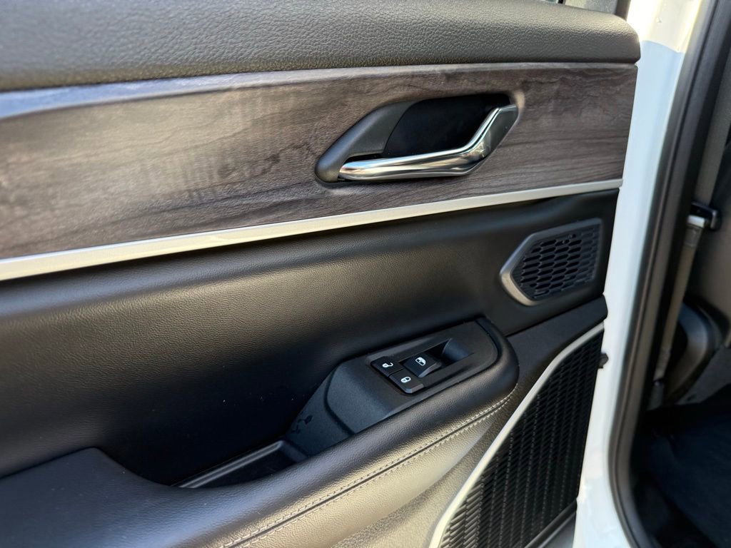 Used 2024 Jeep Grand Cherokee Limited 4xe image 28