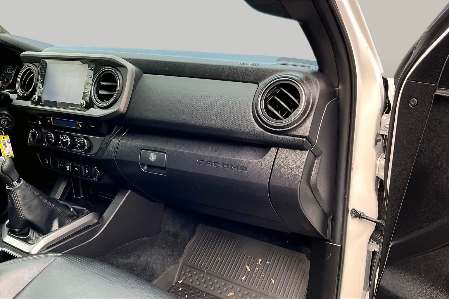 Used 2023 Toyota Tacoma TRD Off-Road w/ TRD Premium Off Road Package AWD/4WD image 18