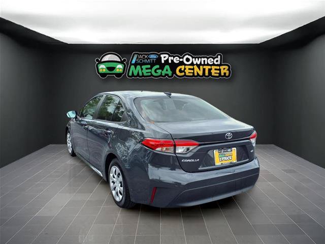 Used 2025 Toyota Corolla LE FWD image 4
