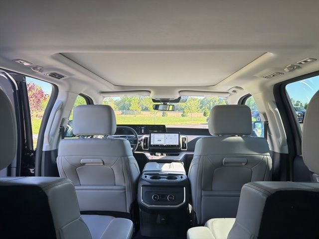 Certified 2025 Ford Expedition Active AWD/4WD image 22