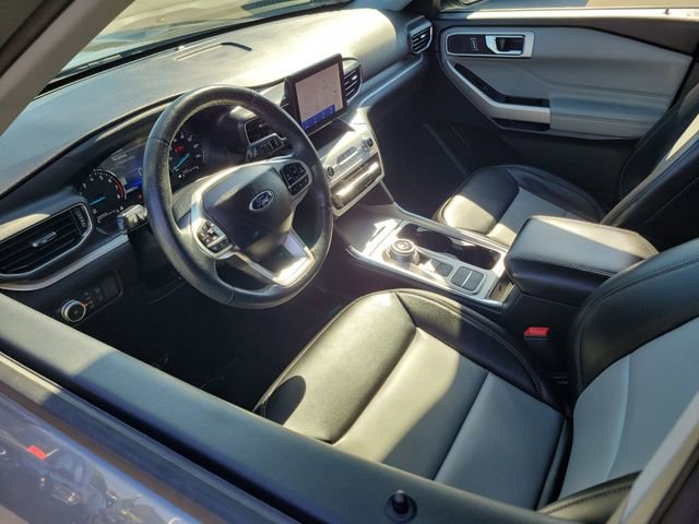 Certified 2022 Ford Explorer XLT w/ Equipment Group 202A image 3