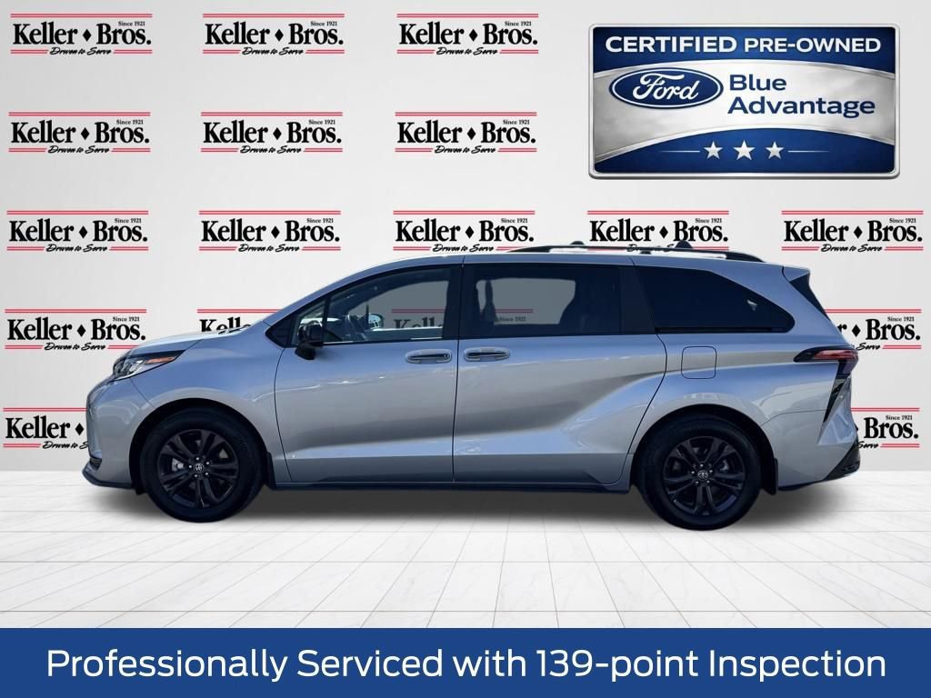 Used 2025 Toyota Sienna XSE w/ XSE Plus Package image 2