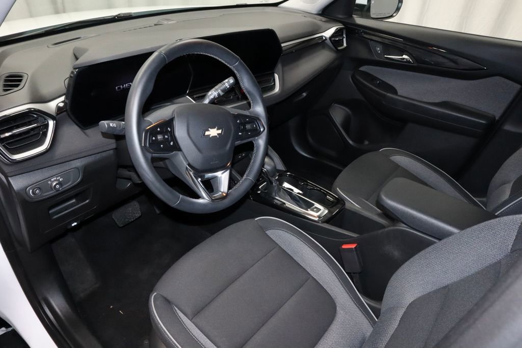 Used 2024 Chevrolet TrailBlazer LT w/ LT Cold Weather Package FWD image 25