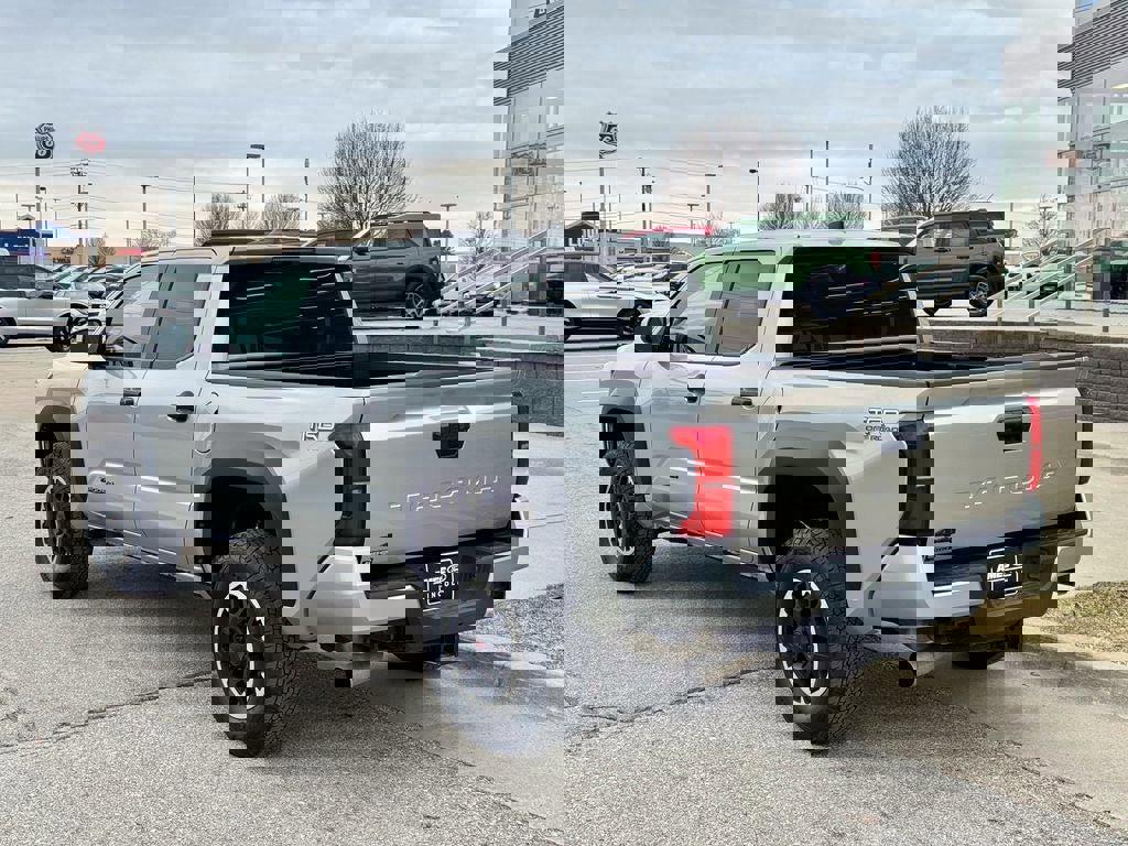 Used 2024 Toyota Tacoma TRD Off-Road AWD/4WD image 4